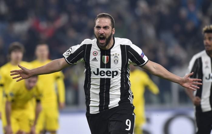 Juventus striker Gonzalo Higuain celebrates after scoring the opening goal against Dinamo Zagreb in their Champions League game, December 7, 2016 Gonzalo Higuain Juventus