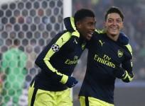 Alex Iwobi Mesut Ozil Arsenal