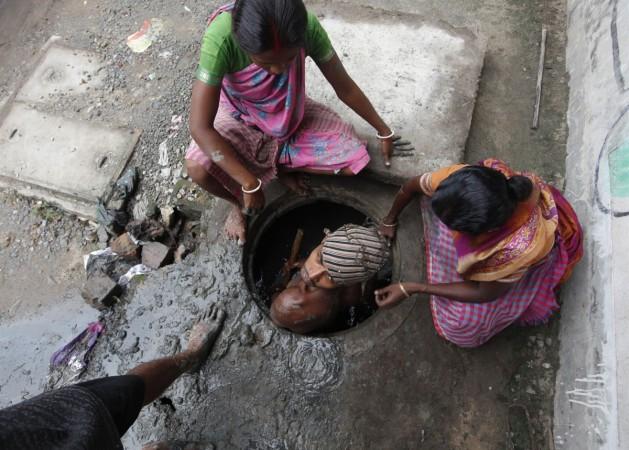 India's lockdown and labourers' plight cleaning drains