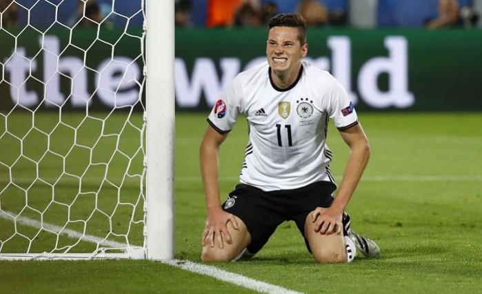 Julian Draxler is desperate to leave Wolfsburg. Julian Draxler is desperate to leave Wolfsburg.