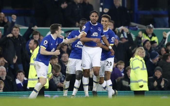 Ashley Williams and Everton celebrate after the winner against Arsenal in the Premier League, December 13, 2016 Ashley Williams Everton