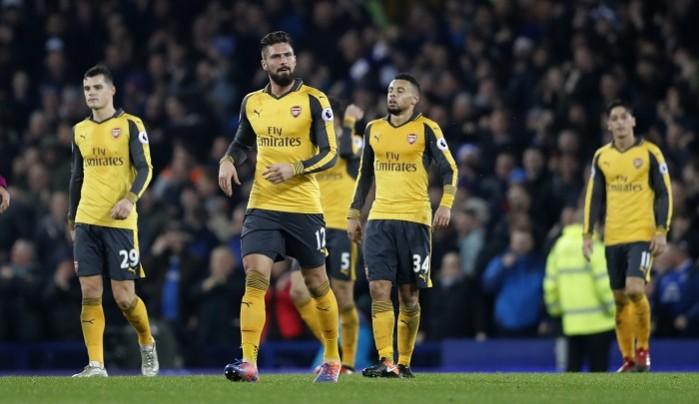 Arsenal players react to the winner scored by Everton defender Ashley Williams, December 13, 2016 Arsenal Xhaka Giroud Coquelin Ozil