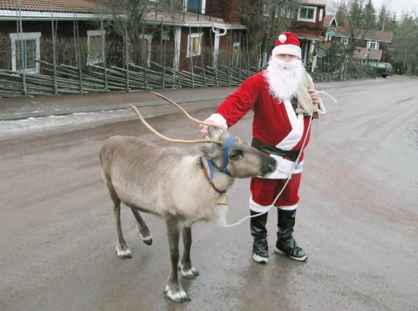 Santa Claus gets ready to start delivering Christmas gifts