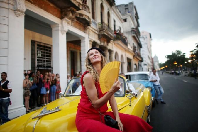 Brazilian top model Gisele Bundchen poses before a fashion show by German designer Karl Lagerfeld as part of his latest inter-seasonal Cruise collection for fashion house Chanel at the Paseo del Prado street in Havana, Cuba, May 3, 2016. Gisele Bundchen
