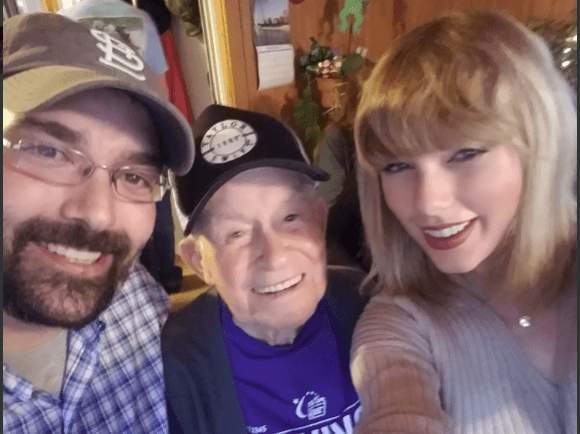 Taylor Swift posing with Cyrus Porter, 96-year-old Second World War veteran Taylor Swift Christmas Miracle