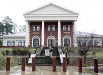 Fort Bragg courthouse, Ronald Gray