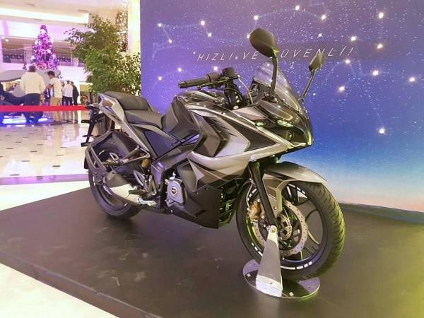 2017 Bajaj Pulsar RS200 2017 Bajaj Pulsar RS200
