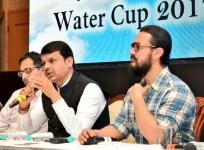 Devendra Fadnavis and Aamir Khan