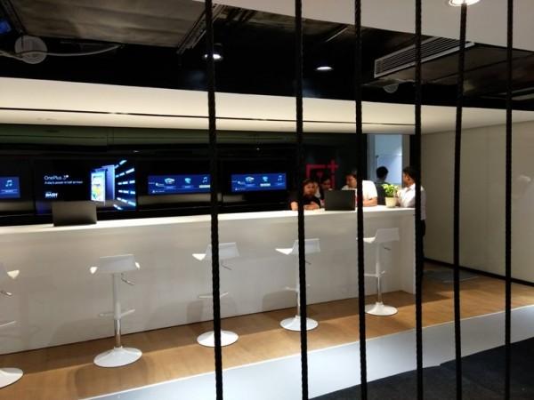 OnePlus Experience Store Service center