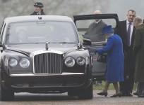 Queen makes first public appearance of 2017 after illness