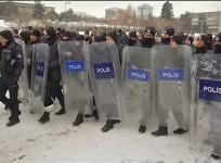 Turkish police stop protests against stronger presidency powers