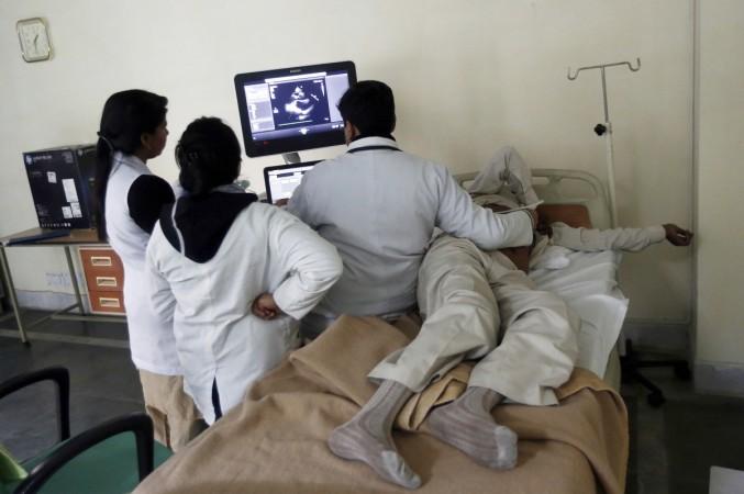 resident doctors, mass leave, forda, pay commission, 7th cpc, aap govt, arvind kejriwal