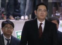 Samsung Group leader Jay Y. Lee arrives for bribery suspicion questioning