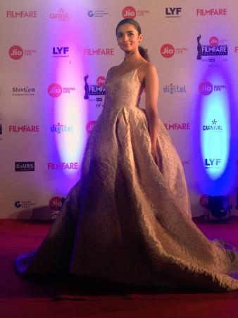 Alia Bhatt at Filmfare Awards 2017 Alia Bhatt, Filmfare Awards 2017