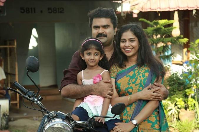Read Munthirivallikal Thalirkkumbol review Anoop menon, munthirivallikal thlirkkumbol