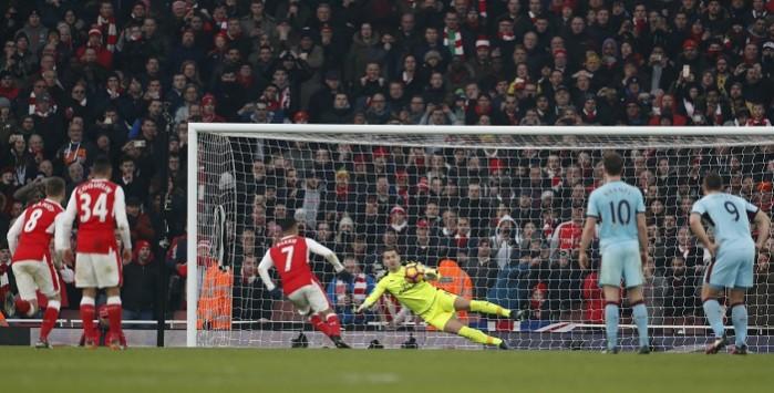 Arsenal. Arsenal, Arsenal beat Burnley, ALexis Sanchez, Emirates, penlaty