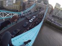 Urban Explorer climbs Tower Bridge without harness