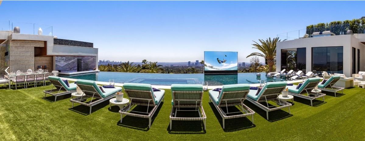 Pool area Bel Air
