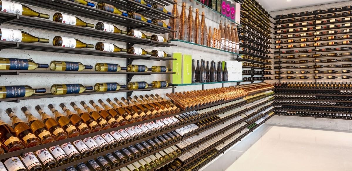 Fully-stocked wine/champagne cellar Bel Air