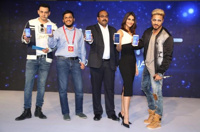 ( Left to Right) Cyrus Sahukar, Noor Patel (Amazon.in), P Sanjeev (Honor India), Vani Kapoor, Raftaar launching the Huawei Honor 6X at the launch event in Delhi. Huawei, Honor 6X, India, launch, price, specifications,