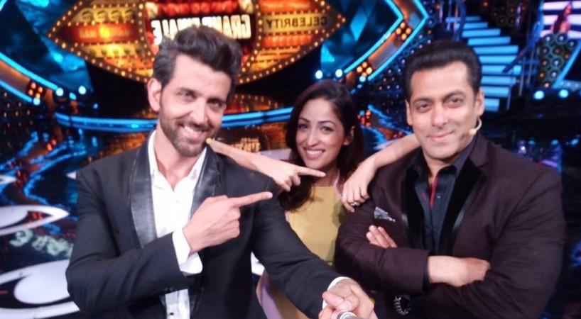 Hrithik Roshan, Yami Gautam with Salman Khan on Bigg Boss set Salman Khan, Bigg Boss, Hrithik Roshan, Kaabil