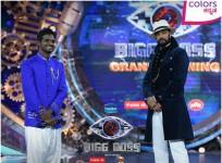 Keerthi with Sudeep in Bigg Boss 4 Kannada Grand Finale
