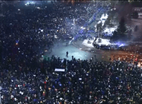 Violent clashes erupt in Romanias largest anti-corruption protest