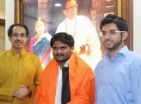 Hardik Patel, Uddhav Thackeray and his son Aditya