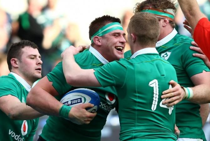 CJ Stander celebrates with his Ireland teammates after scoring a try against Italy in the Six Nations Championship, February 11, 2017 CJ Stander, Ireland, Italy, Six Nations, rugby
