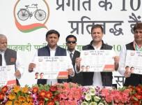 Congress vice president Rahul Gandhi and Uttar Pradesh CM Akhilesh Yadav