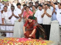 Sasikala slapping the samdhi