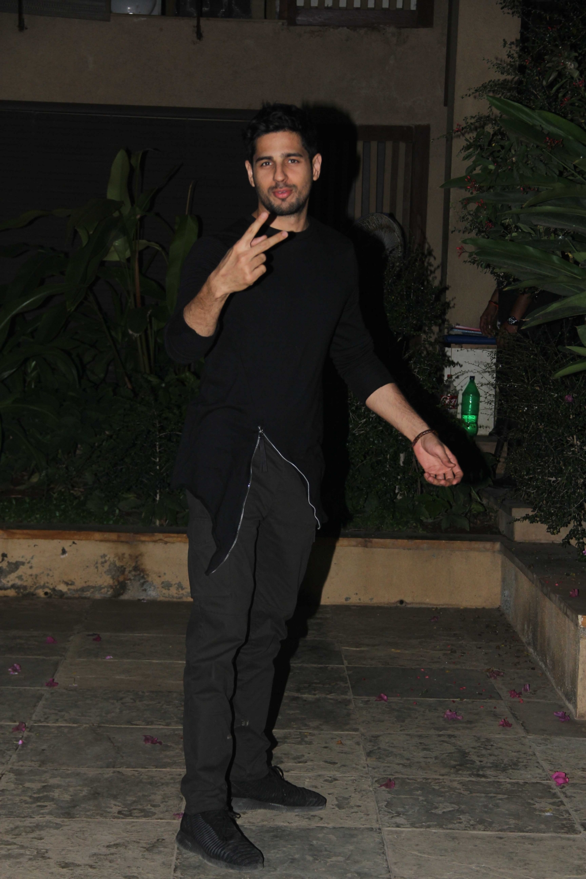 Sidharth Malhotra at Shahid Kapoor's pre-birthday bash shahid kapoor, birthday