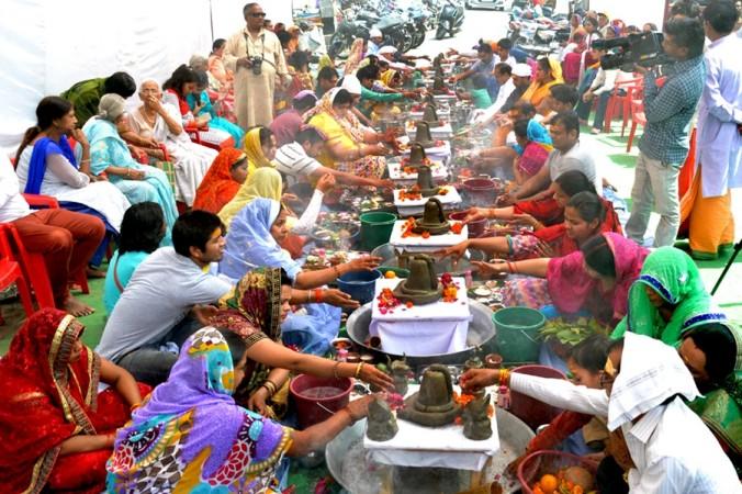 People worshipping Lord Shiva on Maha Shivratri (File Photo) Maha Shivratri