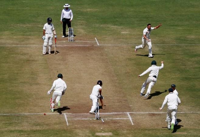 Steve O'Keefe picks up the big wicket of Virat Kohli, February 25, 2017 Steve O'Keefe, Virat Kohli, India, Australia, first Test