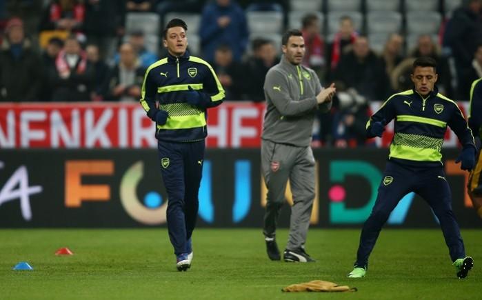 With nothing changing on the pitch, can anyone blame Mesut Ozil or Alexis Sanchez if they decide to leave Arsenal? Mesut Ozil, Alexis Sanchez, Arsenal, Arsene Wenger