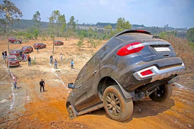 Ford Endeavour taking the 30 degree steep downhill Ford Endeavour