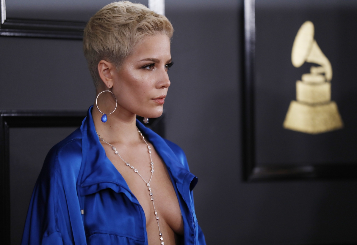 iHeartRadio Music Awards 2017: Halsey covers it up with just a wide belt! - IBTimes India1200 x 825