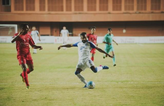 Churchill Brothers (red) vs Bengaluru FC i-league