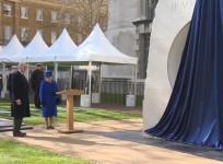 Queen unveils Afghanistan and Iraq war memorial