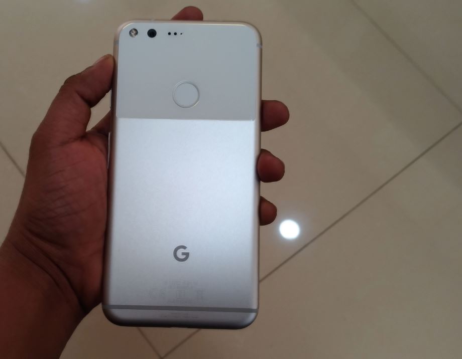 Google Pixel XL review: Dual-tone design on back cover Google Pixel XL, review, Pixel XL review, design language, Pixel XL design review