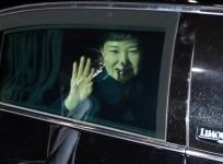 South Koreas impeached Park leaves presidential Blue House