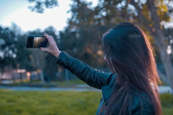 Eye - Smart iPhone case
