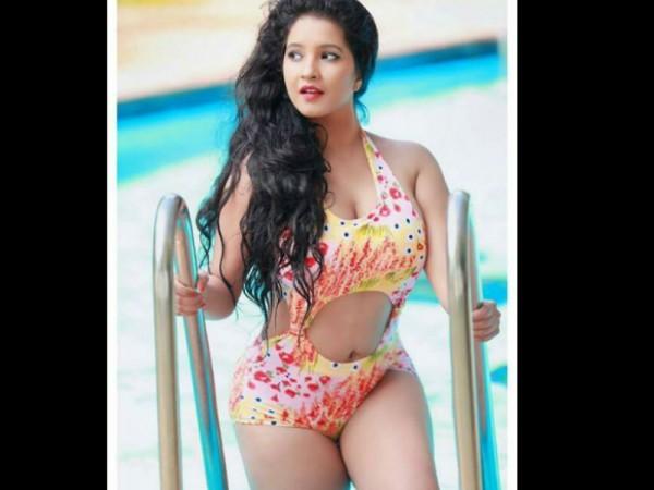 Shubha Poonja sports swimsuit. Shuba Poonja Bikini
