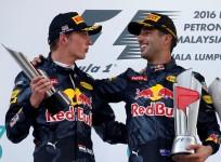 Daniel Ricciardo, Max Verstappen. Red Bull Racing, Formula One, Formula One news, 2017 Australian Grand Prix, Lewis Hamilton