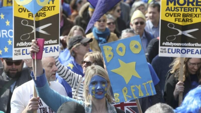 Thousands march through London in Anti-Brexit protest