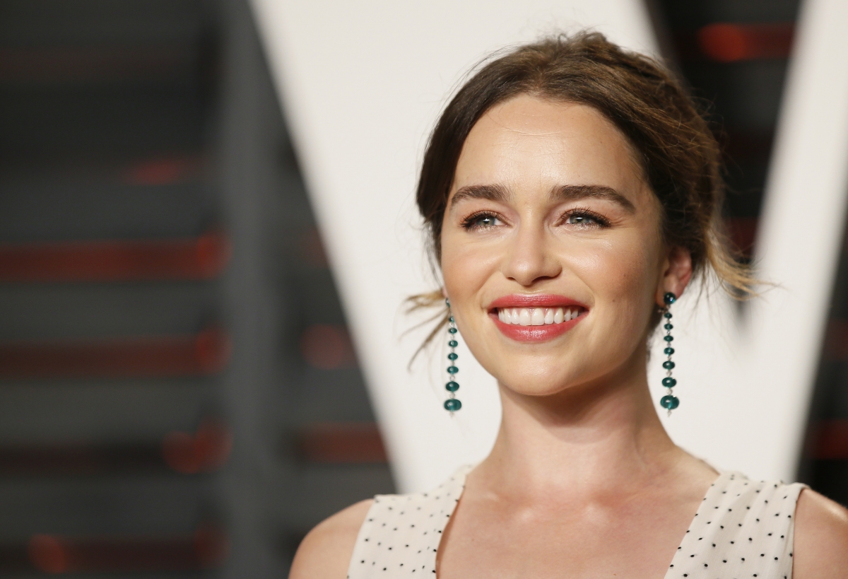 Game Of Thrones Emilia Clarke Strips Down For Supernatural Thriller