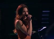 Lilli Passero performs