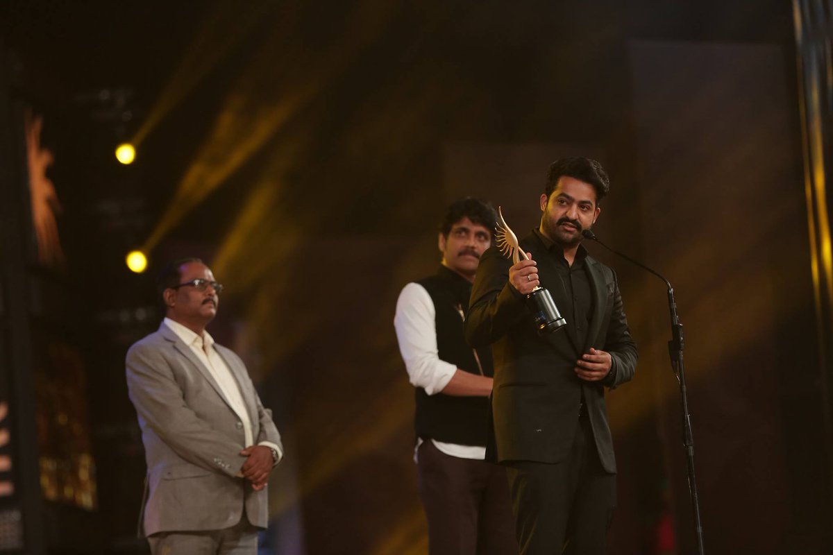 Junior NTR wins Best Actor Award at IIFA Utsavam