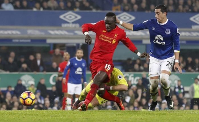 Sadio Mane scores the winner for Liverpool in the reverse fixture against Everton, December 19, 2016 Sadio Mane, Liverpool, Everton, Funes Mori, Premier League