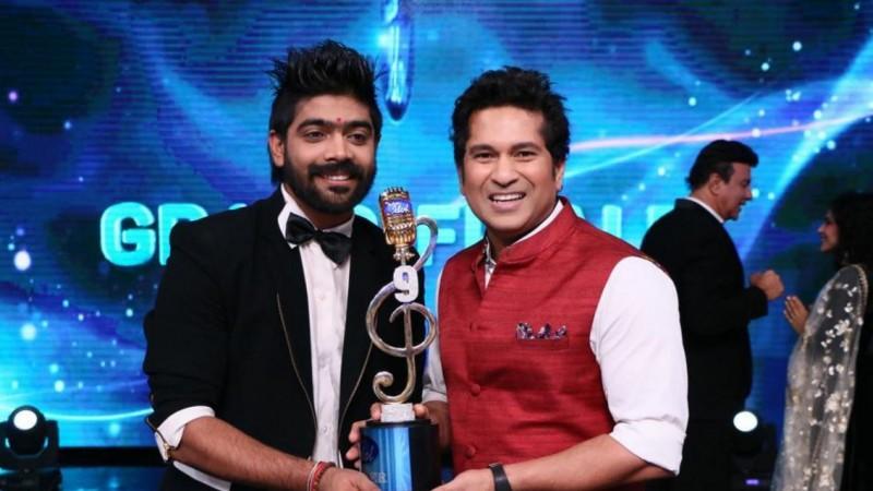 Indian Idol 9 winner Revanth with Sachin Tendulkar Revanth winner of Indian Idol 9